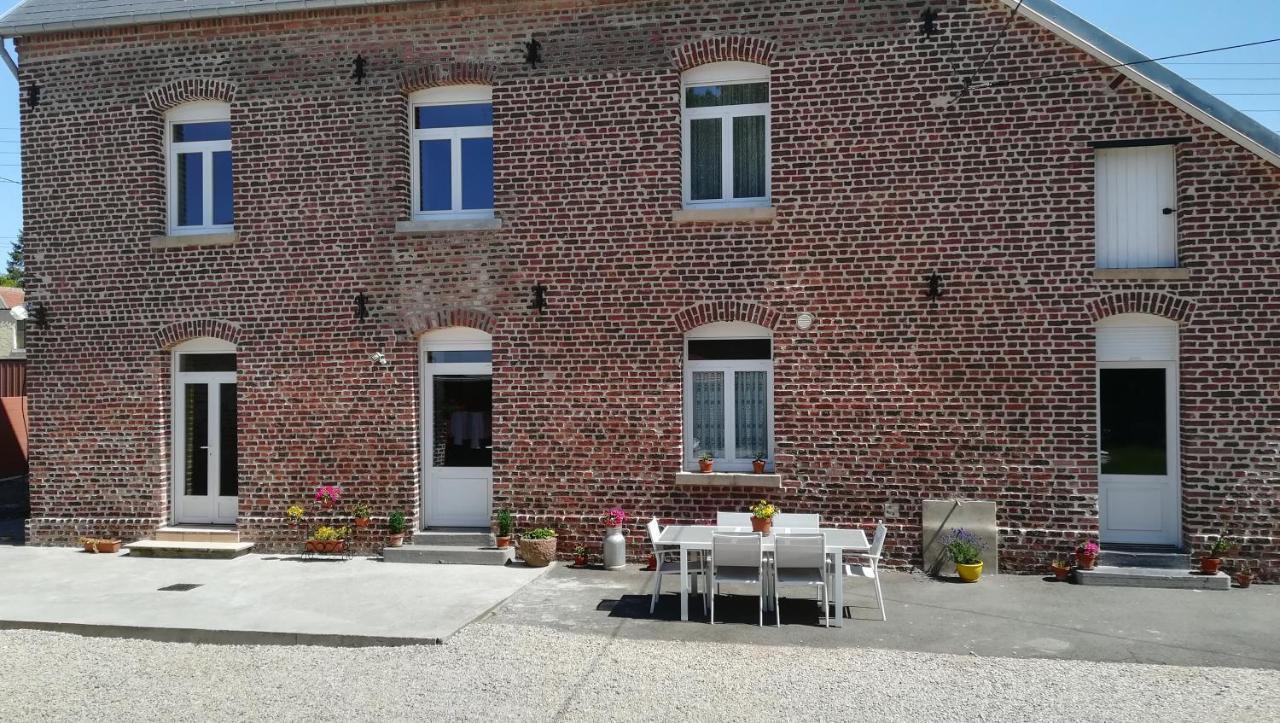 Au Coeur De L'Enclave Bed and Breakfast Moeuvres Eksteriør billede