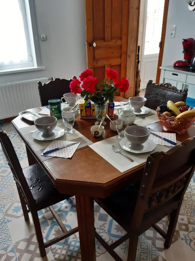 Au Coeur De L'Enclave Bed and Breakfast Moeuvres Eksteriør billede